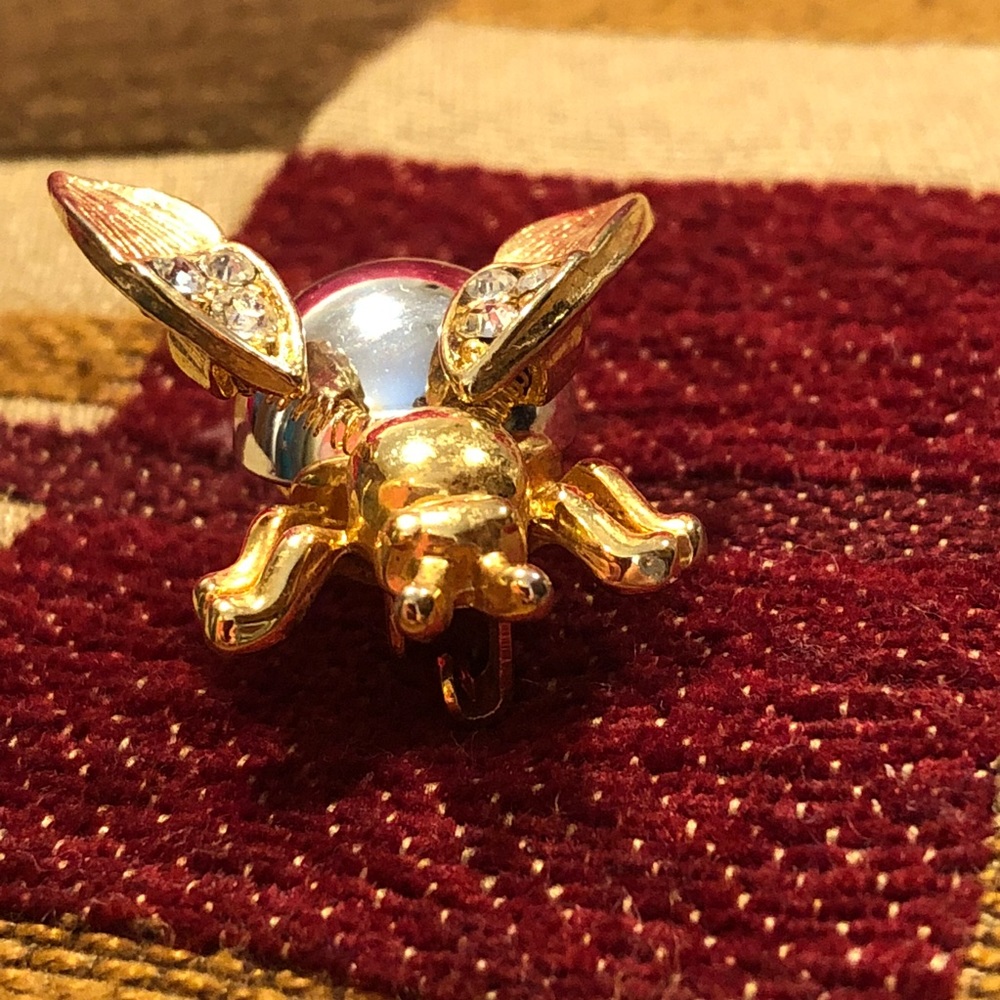 Very Cute Bee Pin
